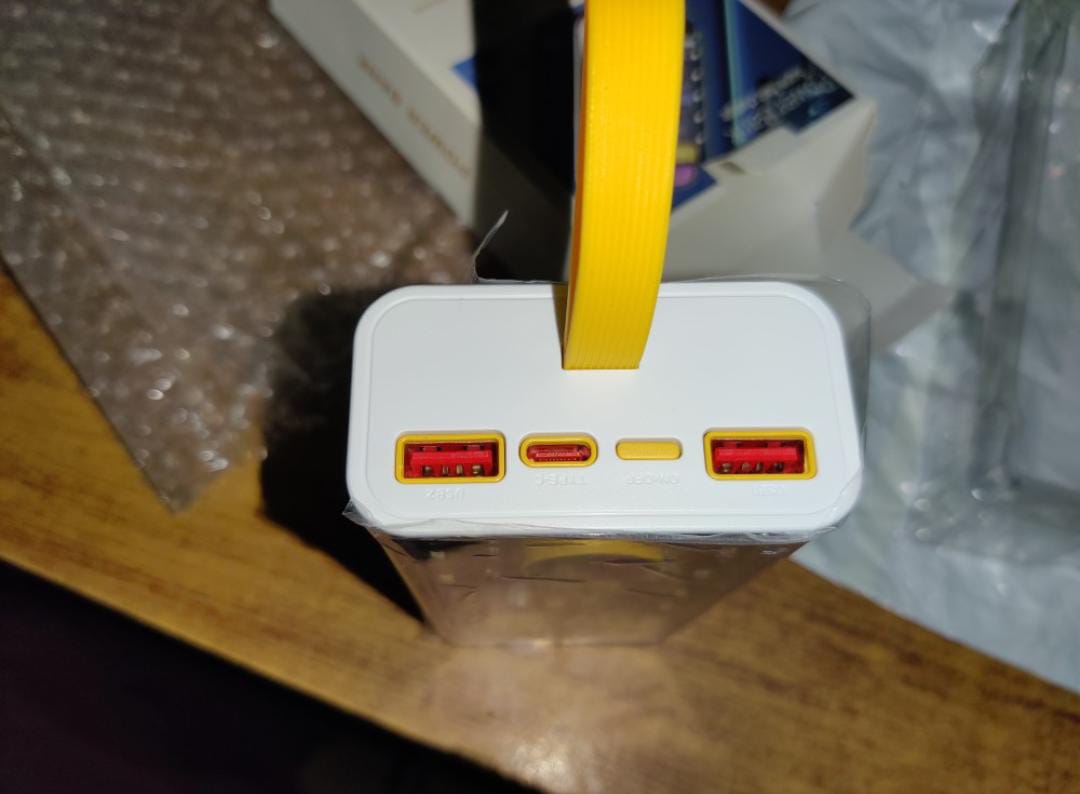 66W Super Fast Power Bank 10000MAH / 20000MAH.