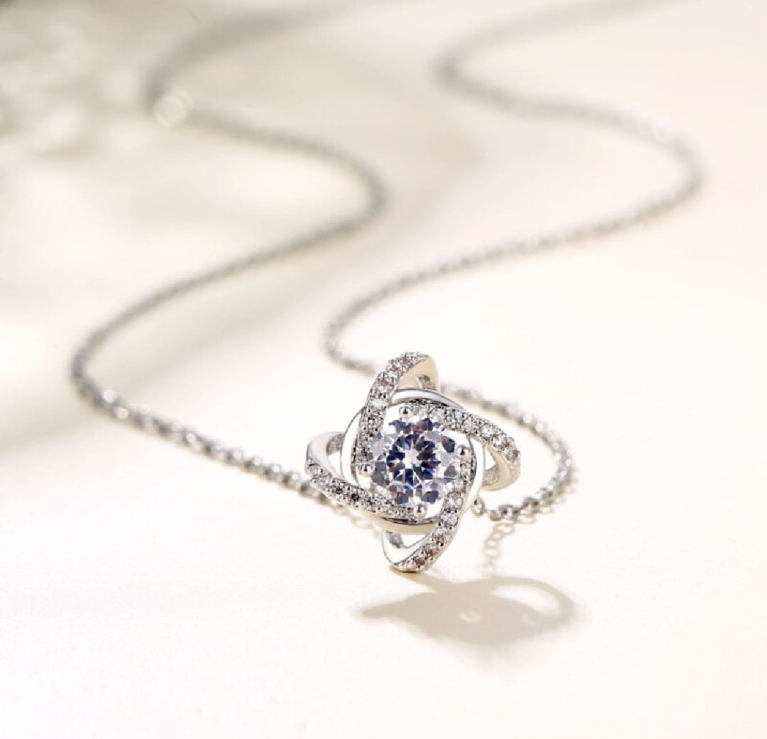 1pcs Steel Color Necklace Ladies Cold Wind Four Leaf Clover With Diamonds Brass Pendant Jewelry