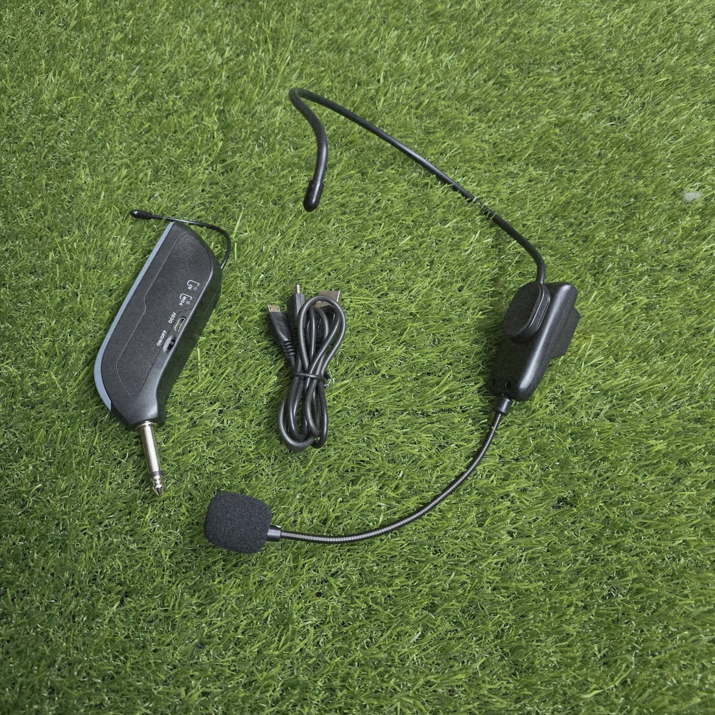 Universal Microphone - New Addition, Clear & Crystal sound, Wireless Microphone, Long Battery, Long Range