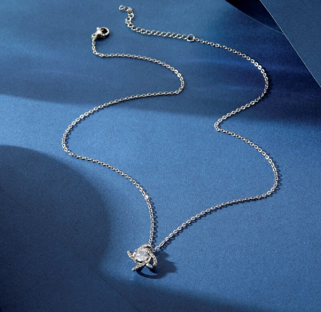 1pcs Steel Color Necklace Ladies Cold Wind Four Leaf Clover With Diamonds Brass Pendant Jewelry