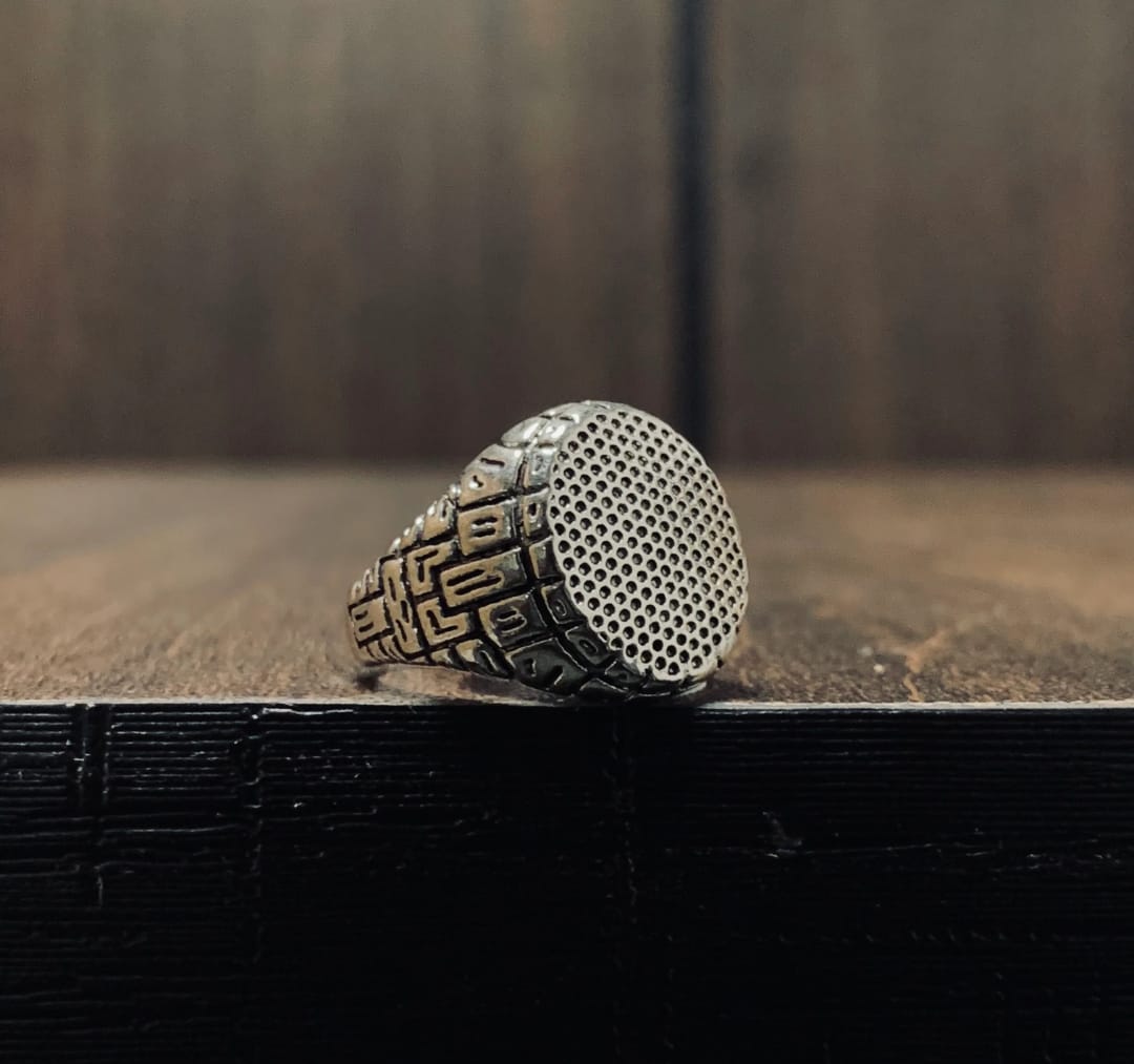 Pyramid Enigma: Silver Dot Signet Patterned Embroidered Ring