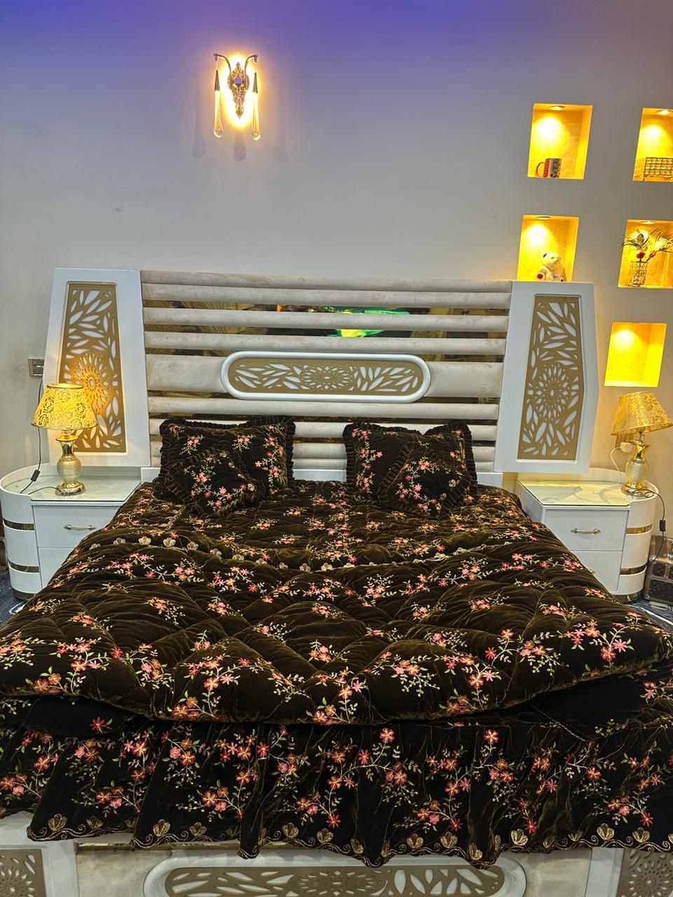 Design 109 - Fancy Bridal Velvet Bed Sheet Set Beautifull Design - Full Bed Sheet Set - Cushions Set - Pillow Set