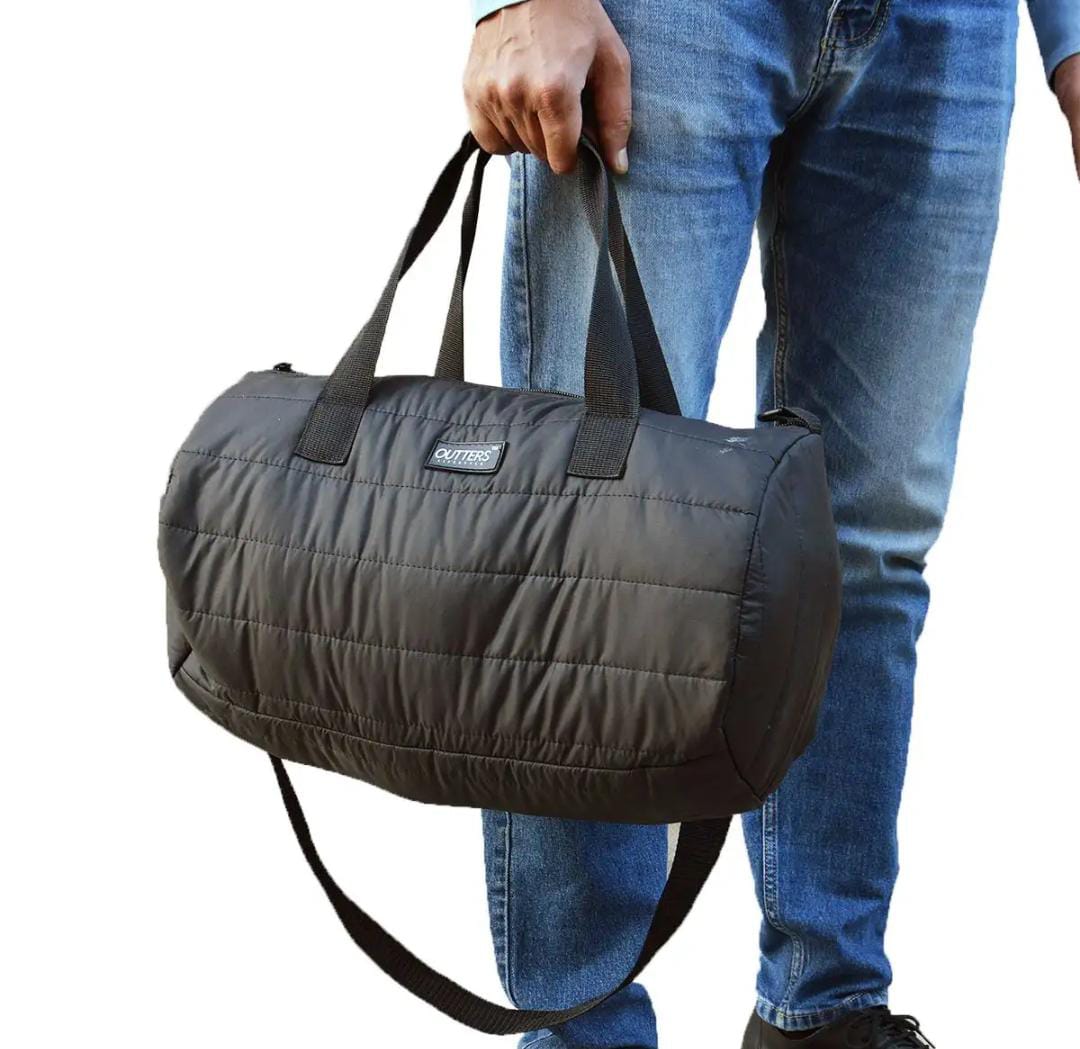 Traveling Bag Polyester fabric water resistance.